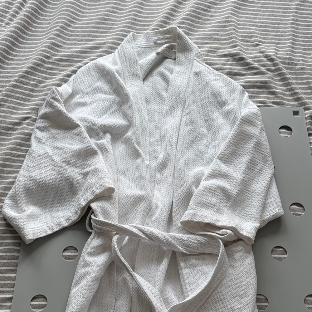 Hotel Del Coronado Men's White Cotton Bathrobe